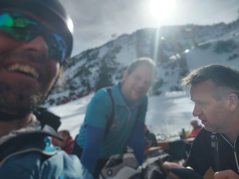 Lehrerteam bei einer kleinen Verschnaufpause - 14. Schitag Hochkar, 26.02.2026