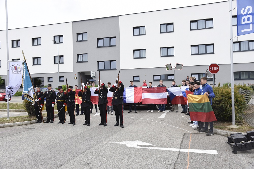 Eröffnungszeremonie Part 2: Salutschüsse der Schützen bei der Fahnenpräsentation