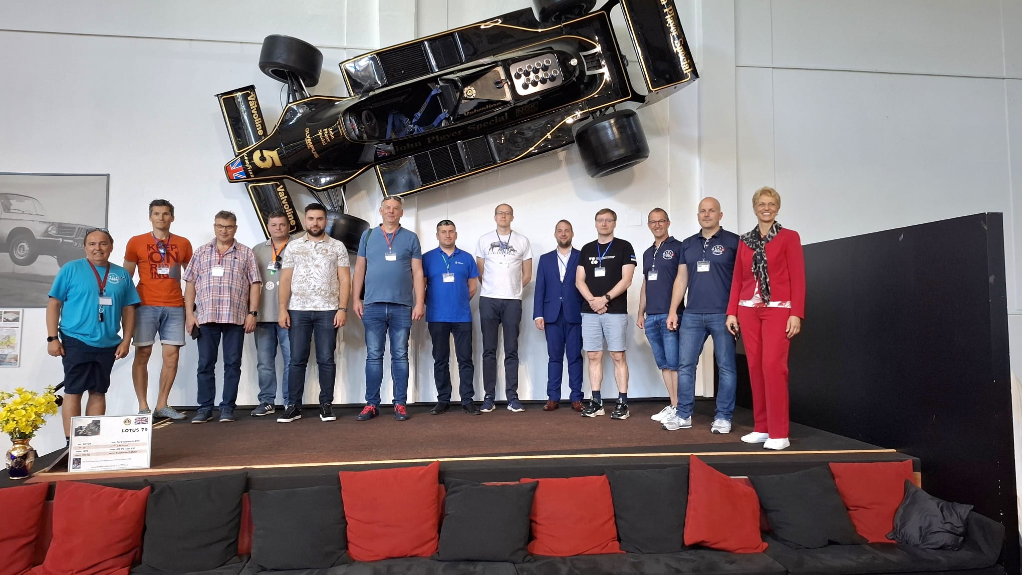 Gruppenbild im Koller's Oldtimer-Museum in Heldenberg